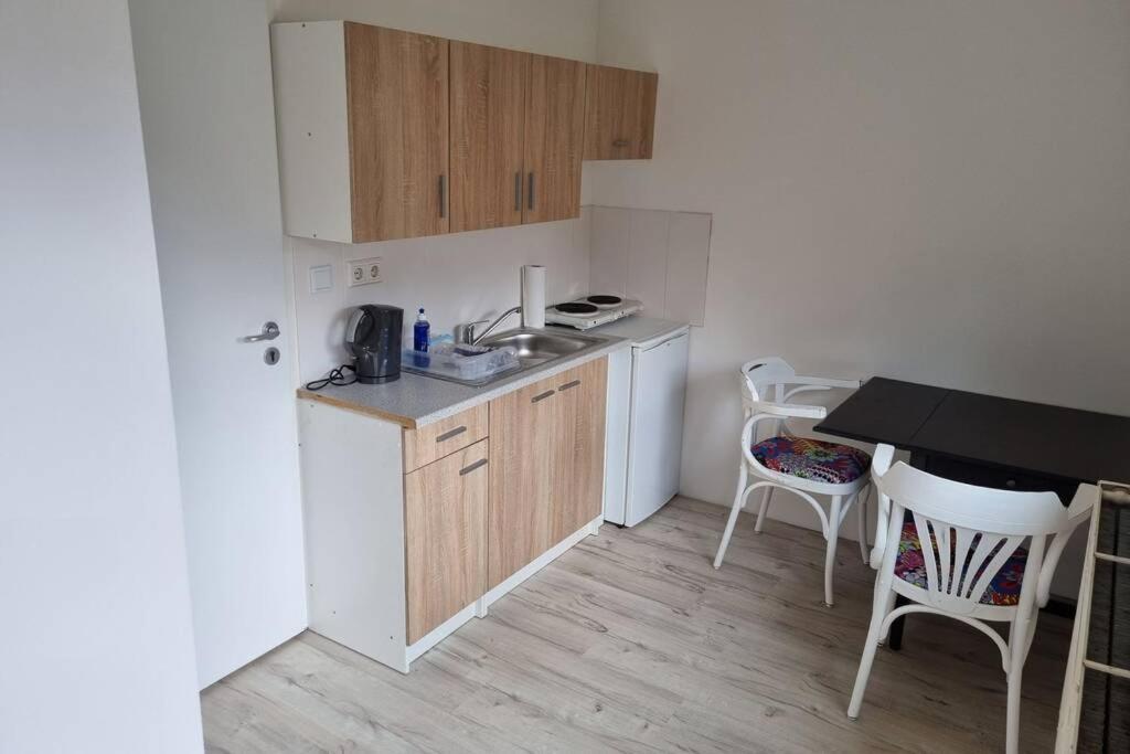 Ferienwohnung/Monteurwohnung Alte Garage Ahnatal Extérieur photo